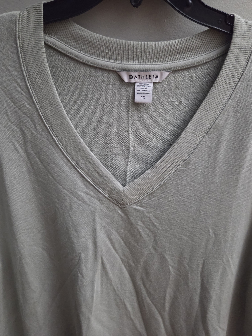 Athleta Step Forward Sweatshirt Light Sage Green V-Neck Short Sleeve T-Shirt Top - Picture 2 of 8